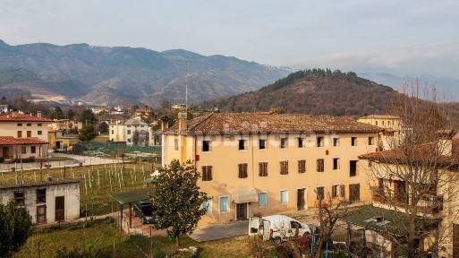 Rustico via Luigi Cadorna, Centro, Caneva