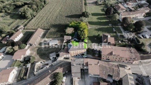 San Giorgio della Richinvelda, Via Lucchino Lucchini, 8