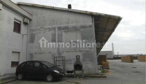 Capannone all'asta Strada Provinciale La Marinella, Porto Torres