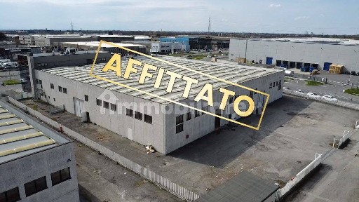 Capannone in Affitto
