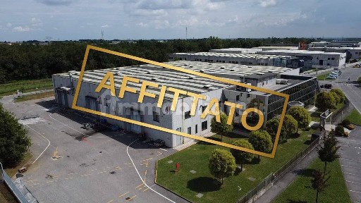 Capannone in Affitto