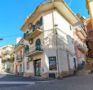 Taormina, Piazza Andromaco, 12