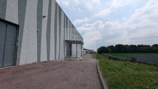 Capannone in Affitto