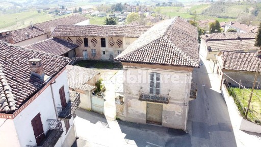 Vigliano d'Asti, Via Roma, 2