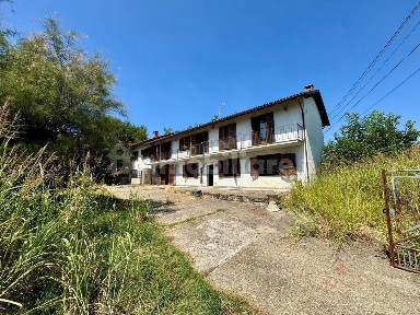 Casale via Camillo Benso di Cavour 60, Centro, Castagnole Monferrato