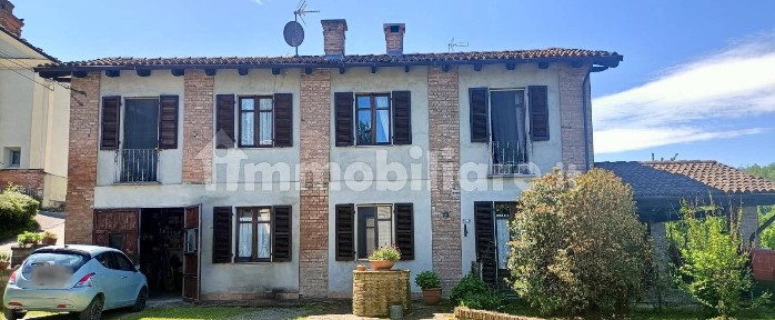 Casale frazione Bruciati, Calamandrana