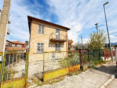 Terratetto unifamiliare via Micioccoli 62, Rieti