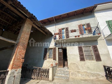 Viale, Via Re Umberto I, 17