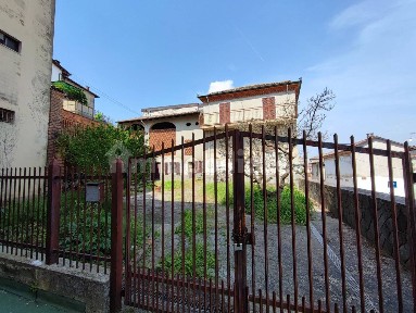 Casa colonica via Umberto I, Centro, Castagnole Monferrato