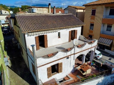 Terratetto plurifamiliare via Giuseppe Mazzini 10, Baracche Di San Polo, Tarano