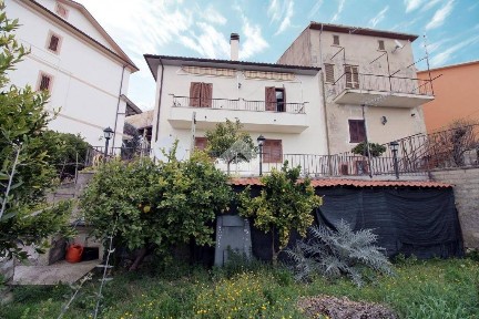 Terratetto plurifamiliare via Pompeo Magno, Centro, Mompeo