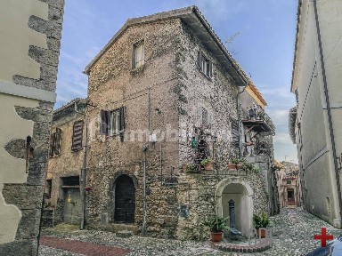 Castelnuovo di Farfa, Via Umberto I