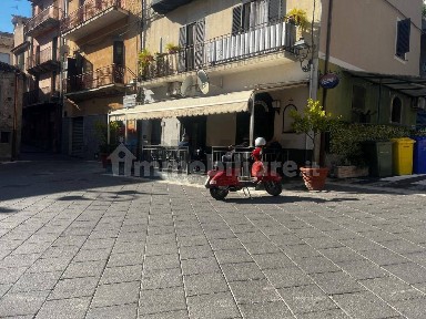 Graniti, piazza manganelli, 46