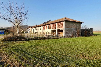 Cascina 251 m², Centro, Calamandrana