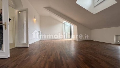Mansarda via Mentana, Regina Pacis - Borsa, Monza