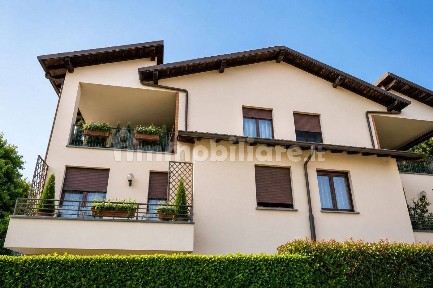 Lesmo, via papa giovanni XXIII, 9