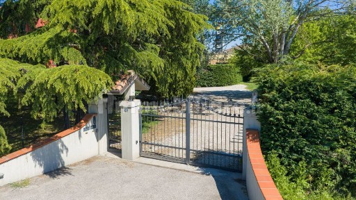 Castel San Pietro Terme, Via San Carlo