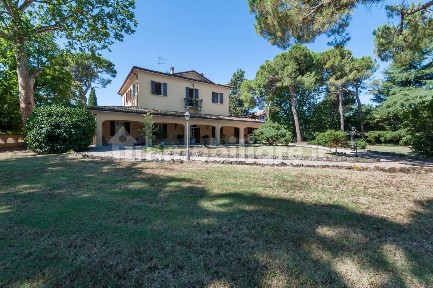 Villa plurifamiliare 1024 m², Ozzano dell'Emilia