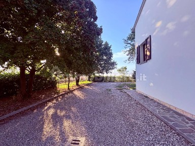 Villa bifamiliare via Vellaneda, Castel Guelfo di Bologna