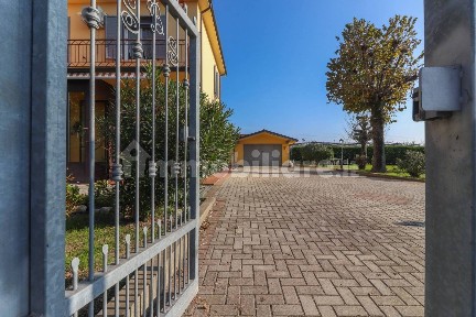 Molinella, Via Redenta, 17