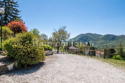Villa plurifamiliare via Passo Sella, Rocca Di Roffeno, Castel d'Aiano