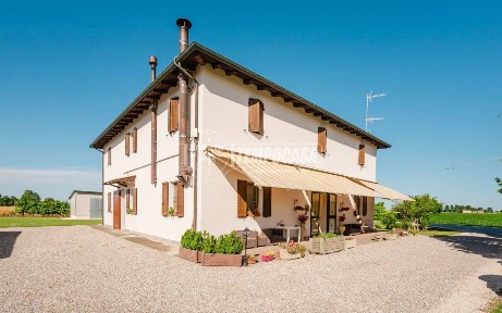 Villa unifamiliare via Camerone 13, Frazioni di Molinella, Molinella