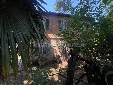 Villa bifamiliare piazzale Vittorio Veneto 4, Centro, Castel San Pietro Terme