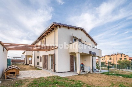 Villa bifamiliare via Lasie, Zona Industriale, Casola Canina, Imola