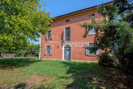 Villa plurifamiliare via Albertazzi 1, Castenaso