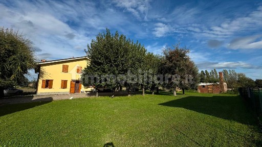 Villa plurifamiliare via Angelelli 12, Progresso, Castel Maggiore