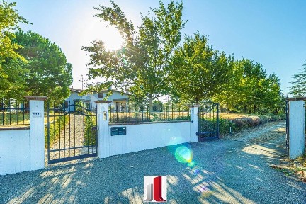 Villa bifamiliare via Goccianello, 22, Tre Monti, Imola