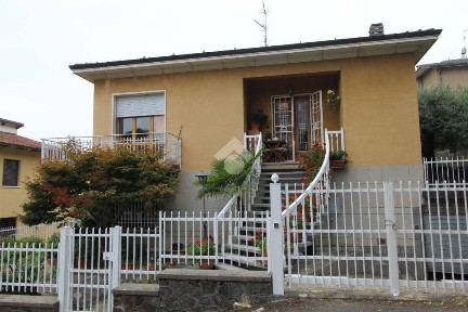 Villa bifamiliare via achillini 5, Centro, Sasso Marconi
