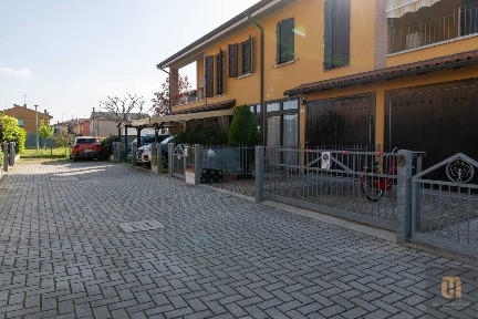 Villa plurifamiliare via Enrico Mezzetti, Altedo, Malalbergo