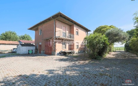 Budrio, Via Luzzo