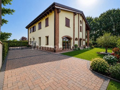 Villa bifamiliare via Pellicciari 26, Malalbergo
