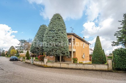 San Giovanni in Persiceto, Via Cesare Pavese, 10