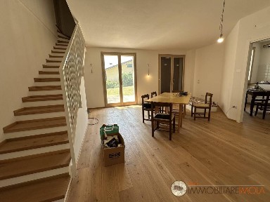 Villa bifamiliare via Carnevali, Pedagna, Monte Catone, Imola