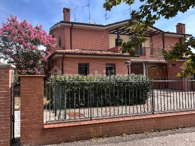 Villa plurifamiliare via Giuseppe Fanin, Centro, Budrio