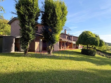 Villa bifamiliare via San Ortensi 32/34, Sartorano, Monte San Pietro