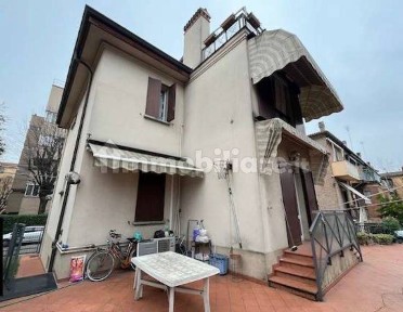 Villa all'asta via Andrea da Faenza, Bologna