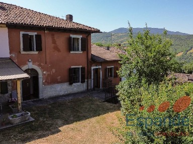 Villa plurifamiliare frazione Carpineta Cà Bacialli 15, Carpineta, Camugnano
