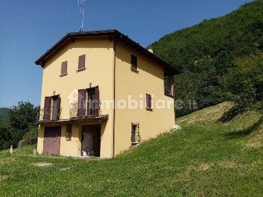 Villa unifamiliare via Azzarina, Labante, Castel d'Aiano
