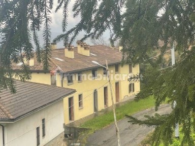 Villa plurifamiliare via Ca' di Camugnano, Centro, Camugnano