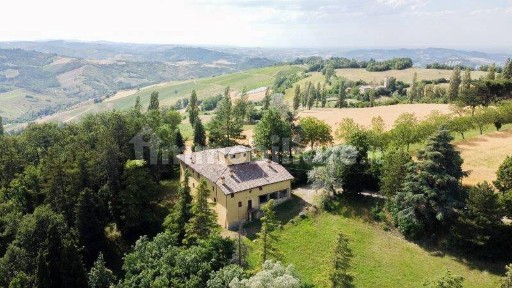 Villa plurifamiliare 700 m², Monte San Pietro