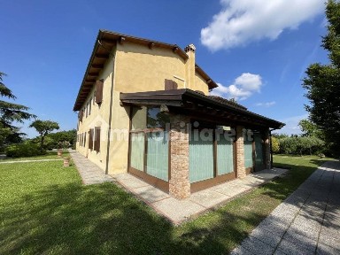 Villa plurifamiliare via Suore, Pedagna, Monte Catone, Imola