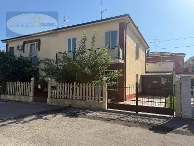 Villa bifamiliare via fratelli Cairoli, 3, Centro, Molinella