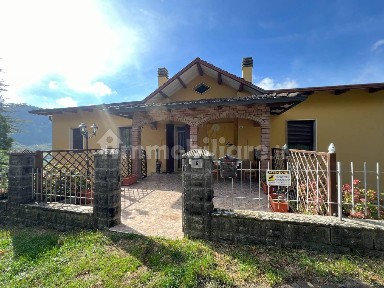 Villa plurifamiliare, buono stato, 353 m², Centro, Castel d'Aiano