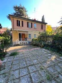 Villa bifamiliare via San Mamolo, Colli Castiglione, Bologna
