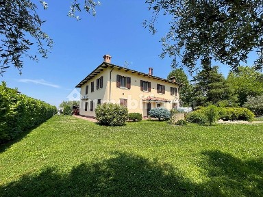 Villa plurifamiliare, ottimo stato, 558 m², Castenaso