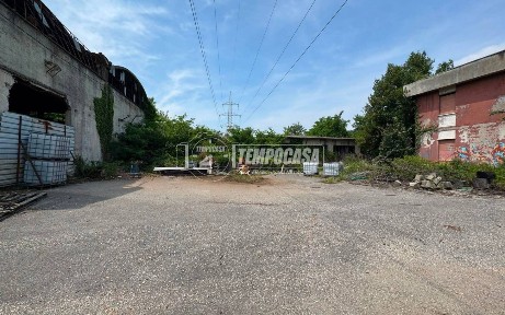 Capannone in Vendita